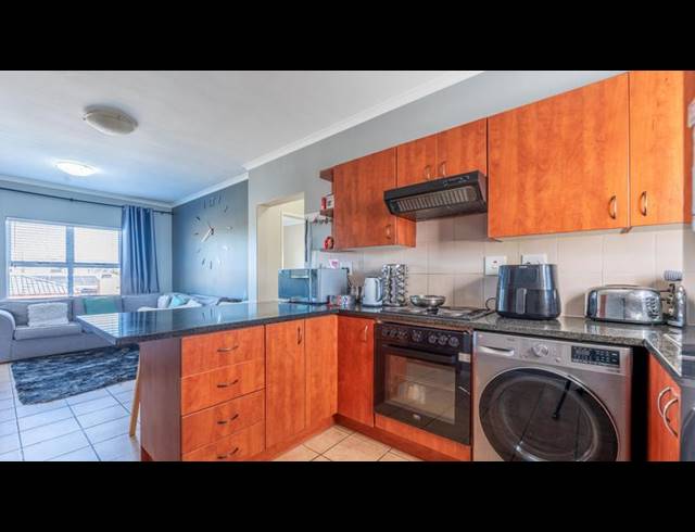 3 BEDROOM APARTMENT FOR SALE IN UITZICHT